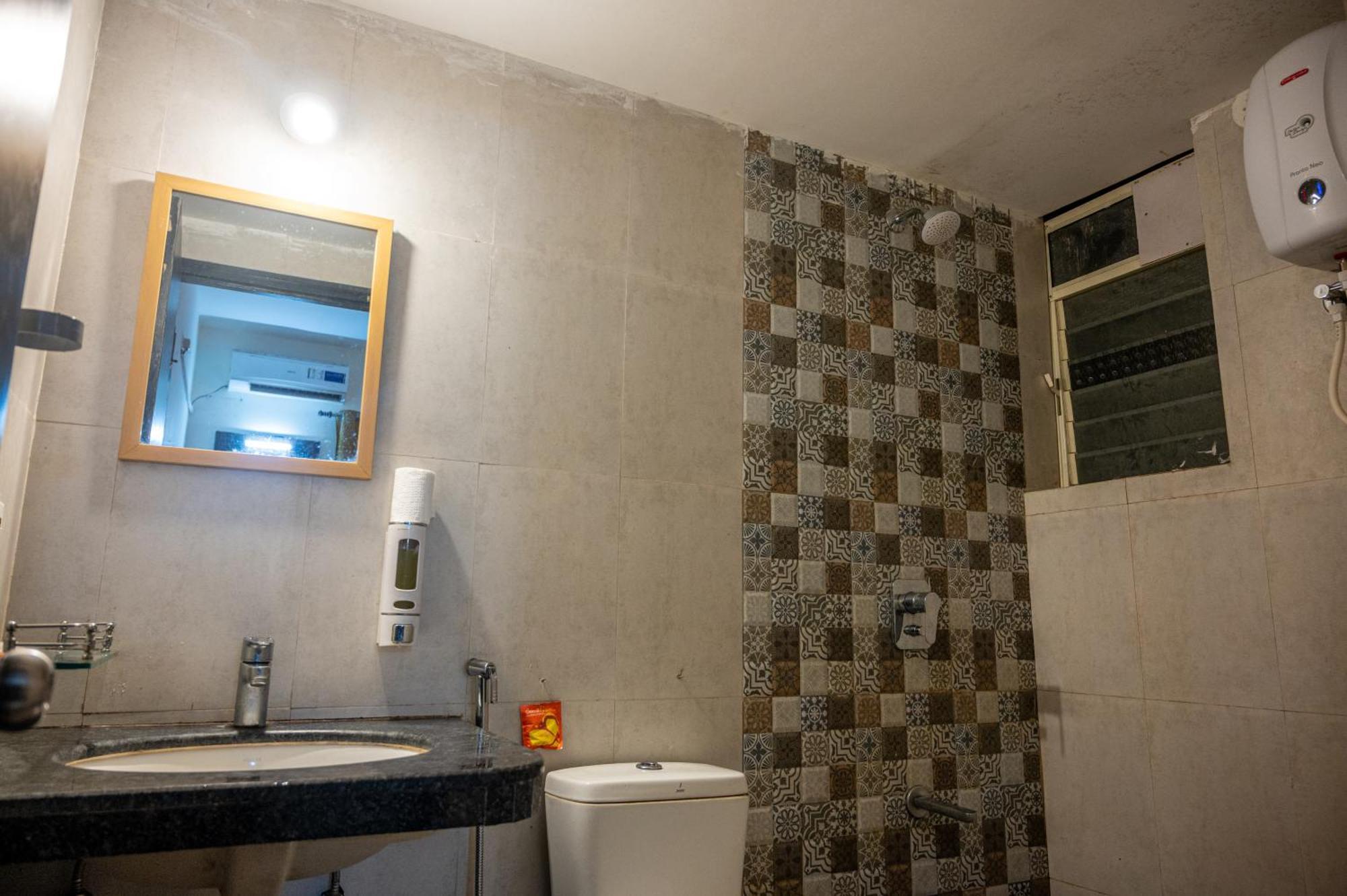 Ronnie'S Studio Apartment Арпора Екстериор снимка