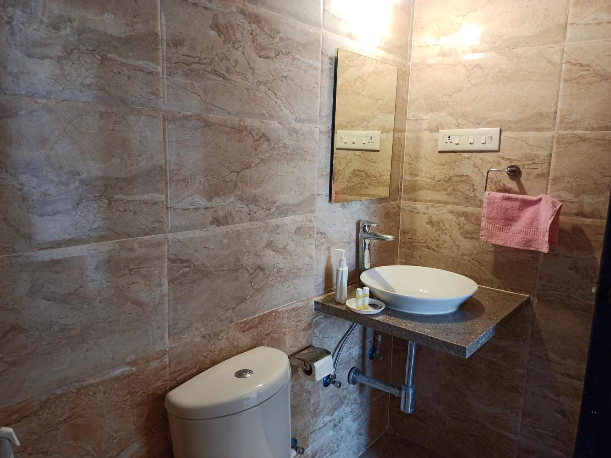 Ronnie'S Studio Apartment Арпора Екстериор снимка